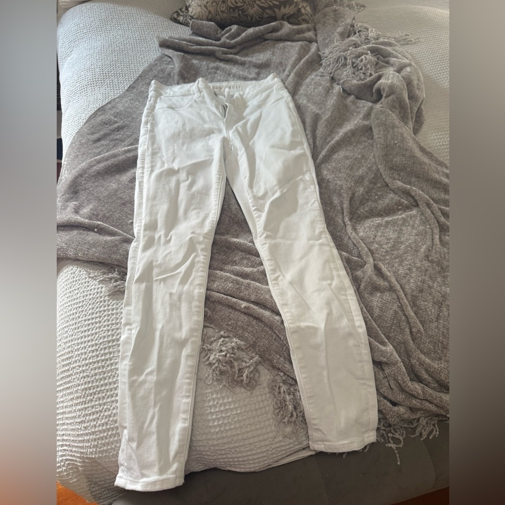 American Eagle Cream Stretch Jeans